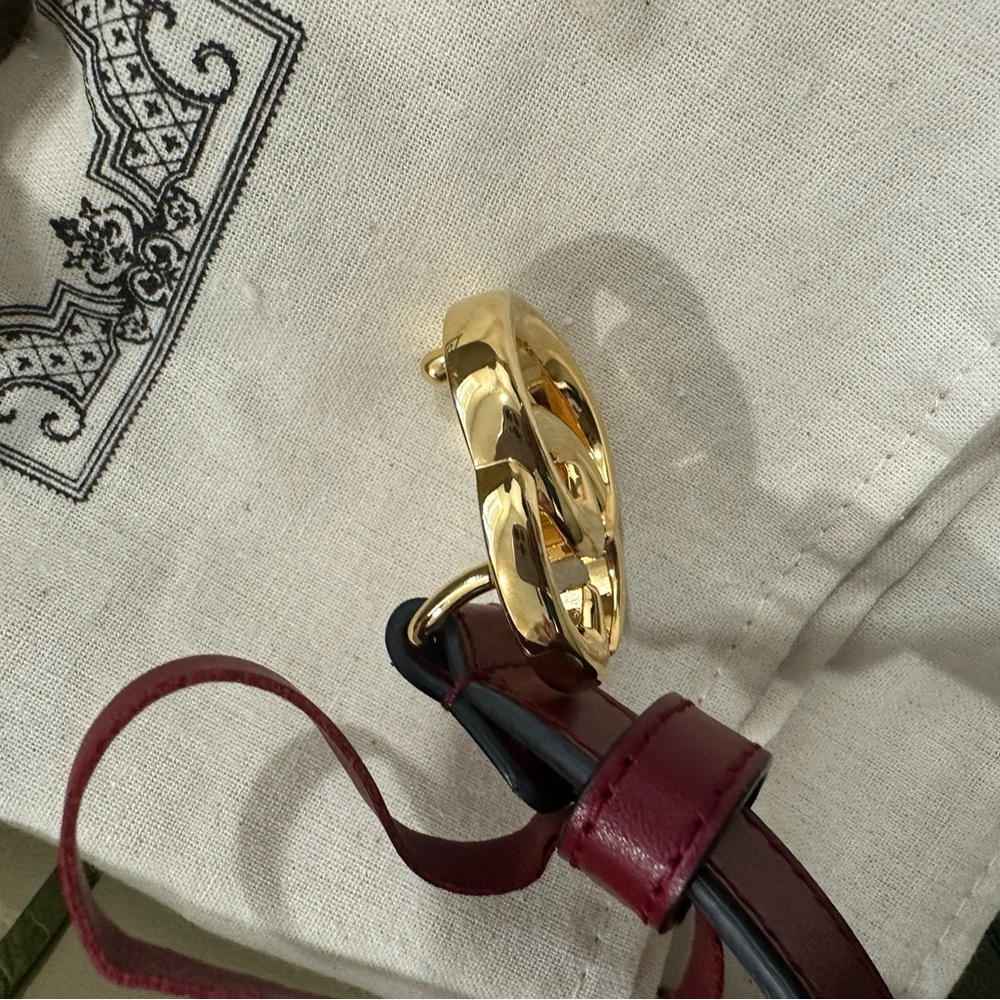 New Gucci Burgundy Red Leather Belt with Gold GG Buckle- small 80/32 - Picture 8 of 15